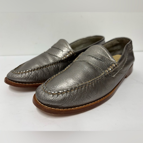 G.H. BASS & CO. Weejuns Silver Leather Slip On Loafers Women’s Size 8 - Picture 1 of 5